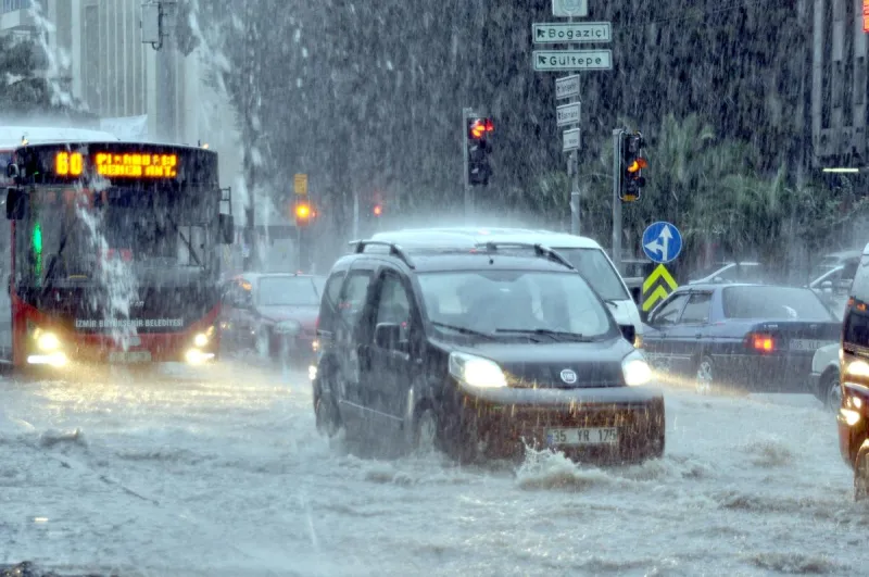 شاهد| لحظة انهيار جسر في تركيا بسبب السيول