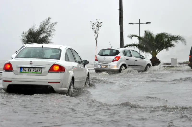 شاهد| لحظة انهيار جسر في تركيا بسبب السيول