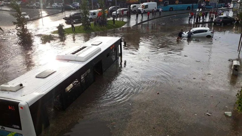 شاهد| لحظة انهيار جسر في تركيا بسبب السيول
