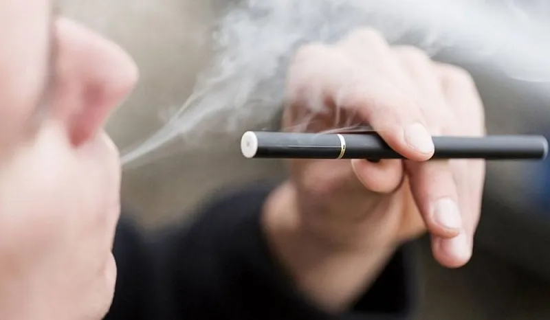 تحذير مهم من مدينة الملك فهد الطبية لمستخدمي السجائر الإلكترونية