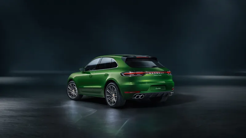 مميزات خارقة.. تعرف على مواصفات وسعر سيارة بورشة الجديدة Macan Turbo (صور)