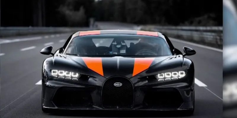 بوجاتي شيرون تحطم الرقم القياسي في السرعة.. هل تقدر على قيادتها؟ (فيديو)
