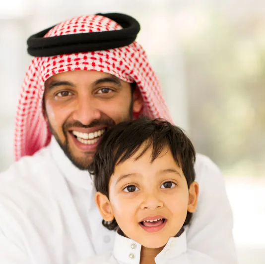 هل ترافق ابنك دائما؟ دراسة: للآباء تأثير مدهش في تطور مستوى أطفالهم