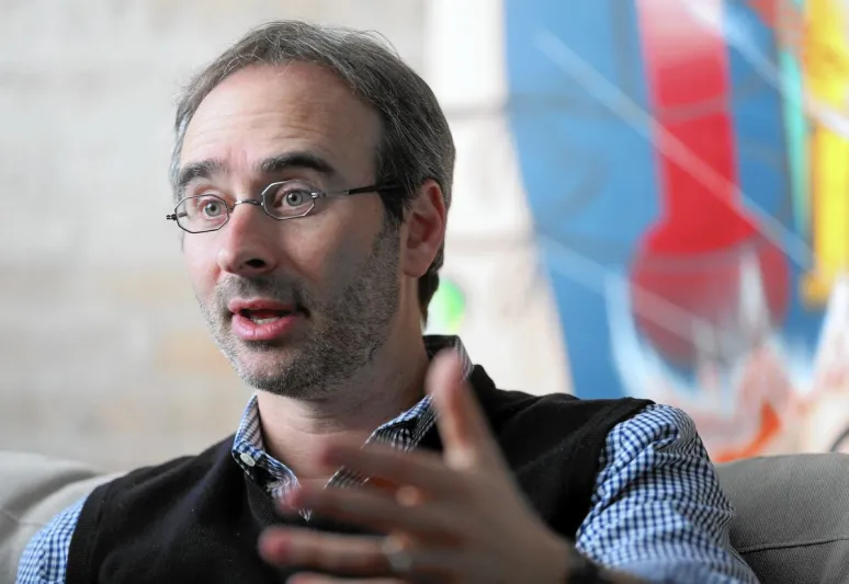 قصة نجاح إريك ليفكوفسكي.. من بيع السجاد إلى الذكاء الاصطناعي