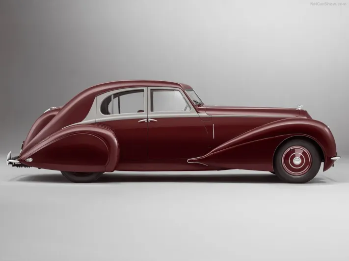 بعد غياب 80 عاما.. بنتلي تعيد كورنيش من ماضيها اللامع