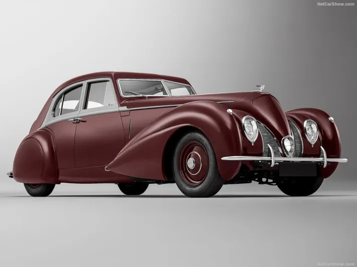 بعد غياب 80 عاما.. بنتلي تعيد كورنيش من ماضيها اللامع