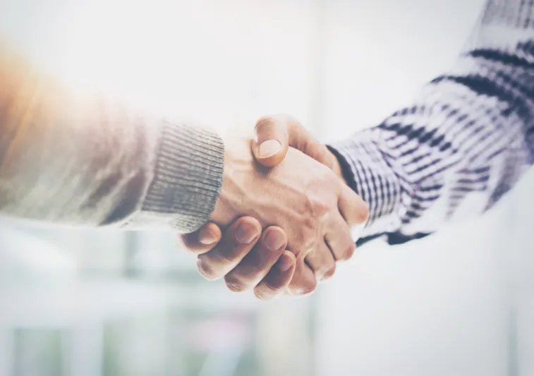 هل عليك تعيين أصدقائك في شركتك الناشئة؟ 4 معايير ضعها في اعتبارك