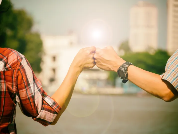 هل عليك تعيين أصدقائك في شركتك الناشئة؟ 4 معايير ضعها في اعتبارك