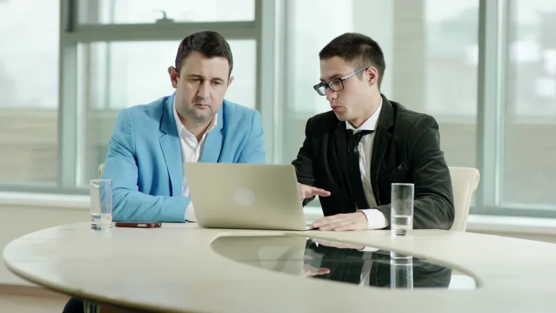 اطرح على نفسك هذه الأسئلة قبل أن تخبر مديرك بمشاكلك الشخصية