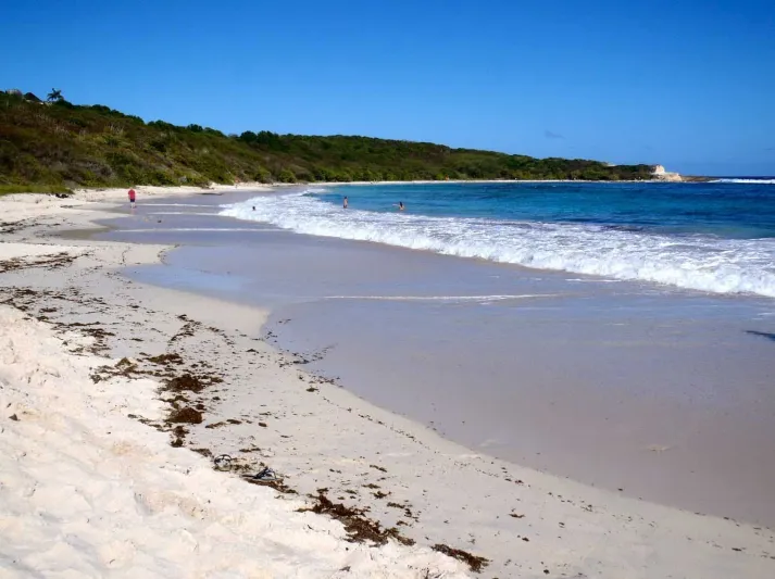 لعشاق البحر.. «نصف القمر» يدعوك لقضاء عطلة مميزة