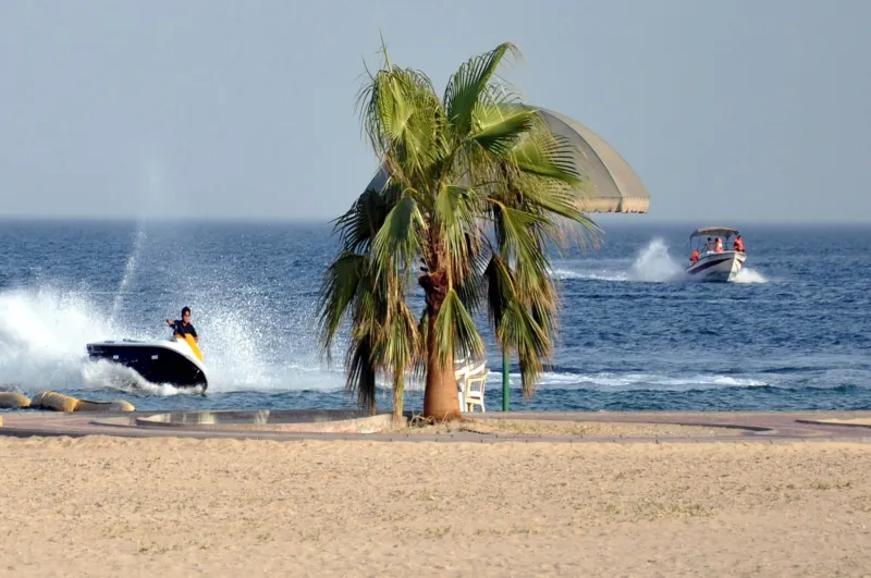 لعشاق البحر.. «نصف القمر» يدعوك لقضاء عطلة مميزة