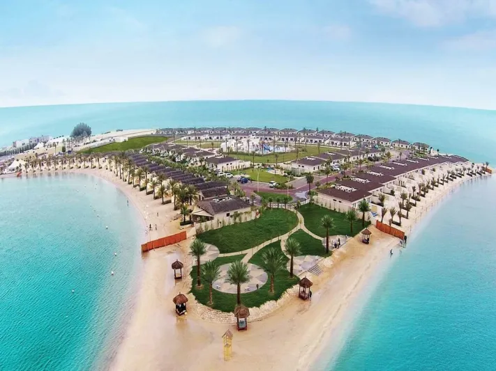 لعشاق البحر.. «نصف القمر» يدعوك لقضاء عطلة مميزة