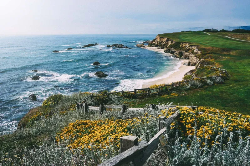 لعشاق البحر.. «نصف القمر» يدعوك لقضاء عطلة مميزة