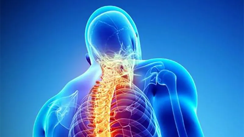 تسبب الجلطات.. احذر من طقطقة الرقبة