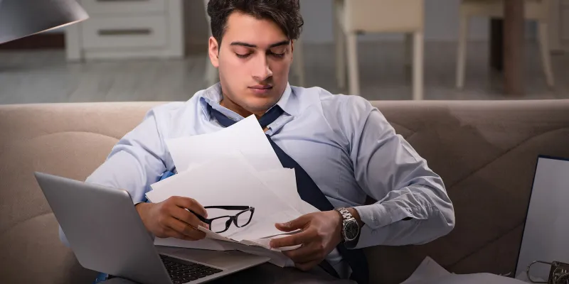 مديرك مدمن عمل؟ لا تسمح له بأن يجعلك مثله.. التجاهل نعمة