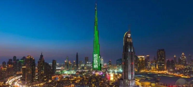 مفاجأة من برج خليفة لزائريه السعوديين احتفالًا باليوم الوطني الـ89 (فيديو)