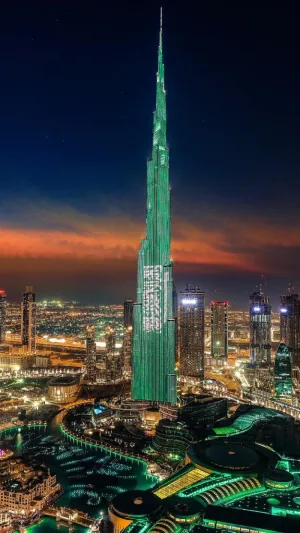 مفاجأة من برج خليفة لزائريه السعوديين احتفالًا باليوم الوطني الـ89 (فيديو)