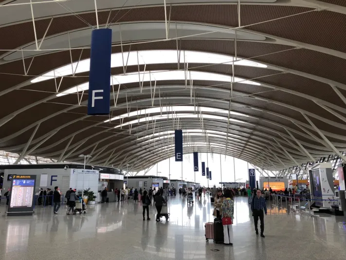 بينها مطار مدينة عربية .. قائمة أكثر المطارات ازدحاما في العالم 