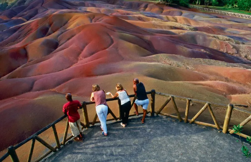 أرض السبعة ألوان وبحيرة غانغا تالو.. تعرف على أبرز مناطق السياحة في موريشيوس