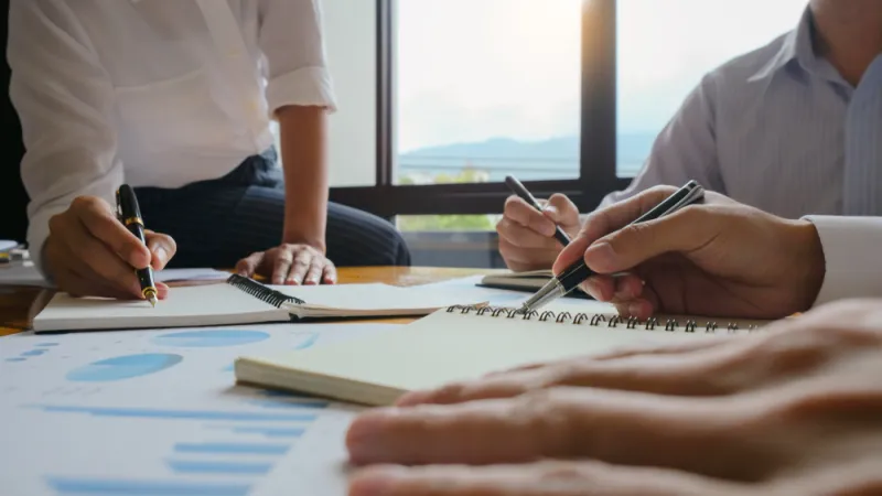 تريد الوصول إلى قمة السلم الوظيفي؟ أحط نفسك بهؤلاء الأشخاص