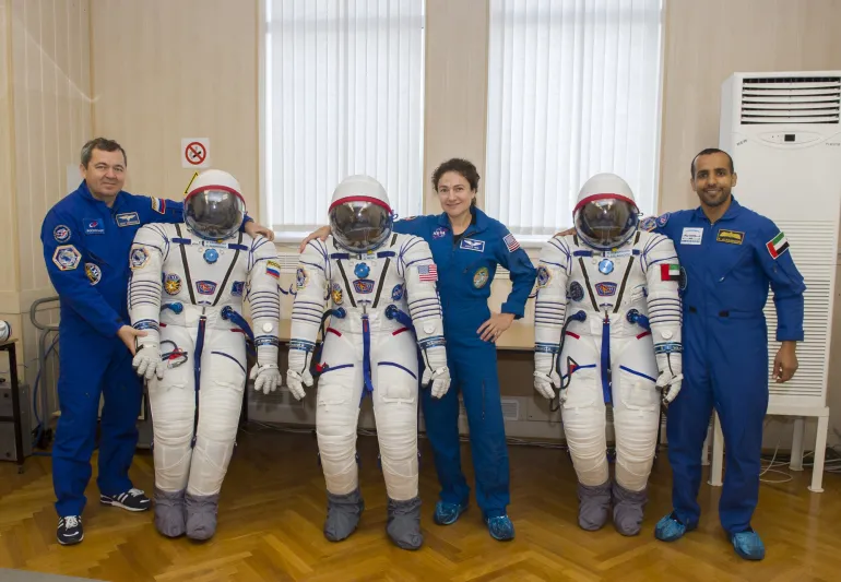 بعد ساعات.. هزاع المنصوري ينطلق في مهمة تاريخية إلى محطة الفضاء الدولية