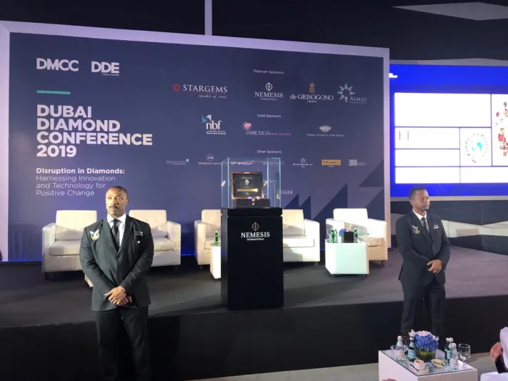 بـ 63 مليون دولار.. أكبر حجر ألماس مصقول في العالم بدبي