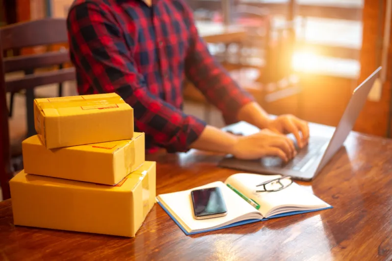 أسس شركته بـ 200 دولار وباعها بـ 10 ملايين بعد أشهر قليلة.. قصة نجاح ملهمة