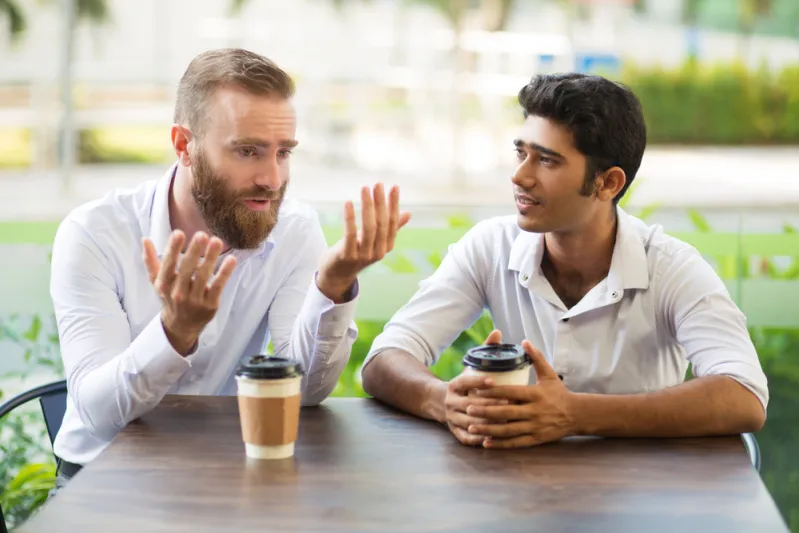 يؤثر على إنتاجيتك ويمنعك من التقدم.. كيف تتعامل مع زميلك الثرثار؟ يؤثر على إنتاجيتك ويمنعك من التقدم.. كيف تتعامل مع زميلك الثرثار؟