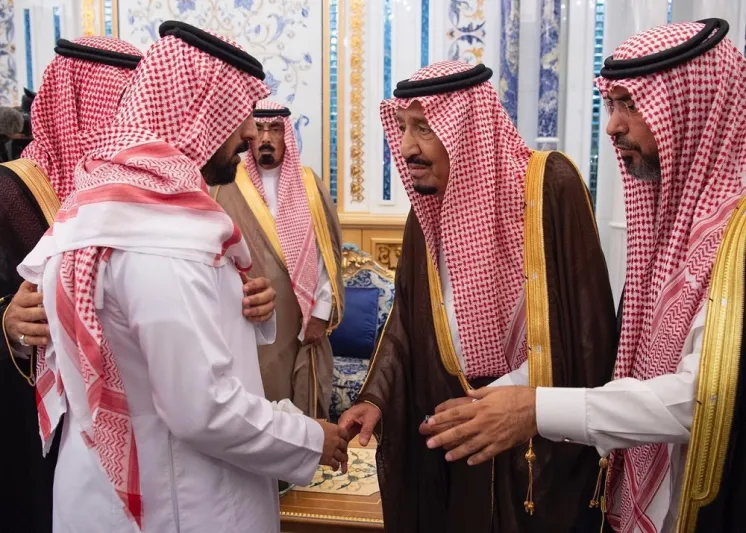 خادم الحرمين وولي العهد يستقبلان أسرة الفقيد "الفغم"