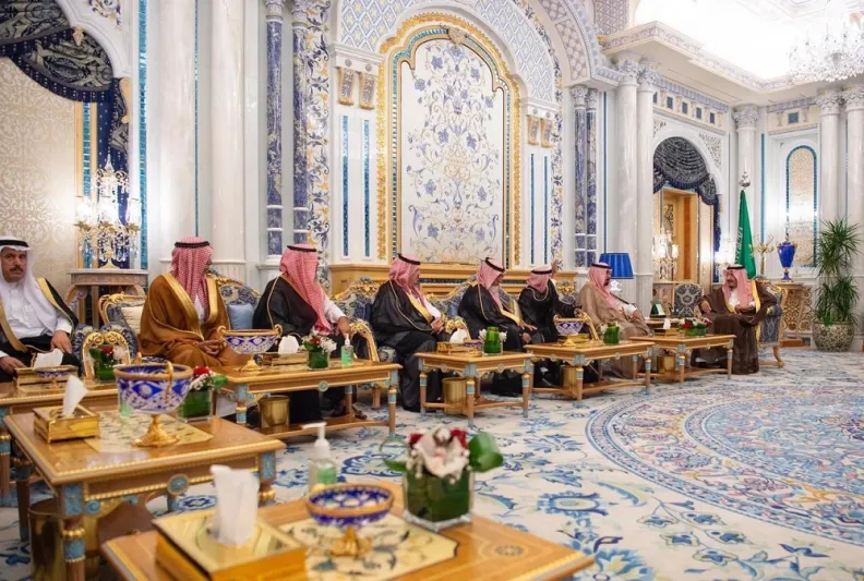 خادم الحرمين وولي العهد يستقبلان أسرة الفقيد "الفغم"