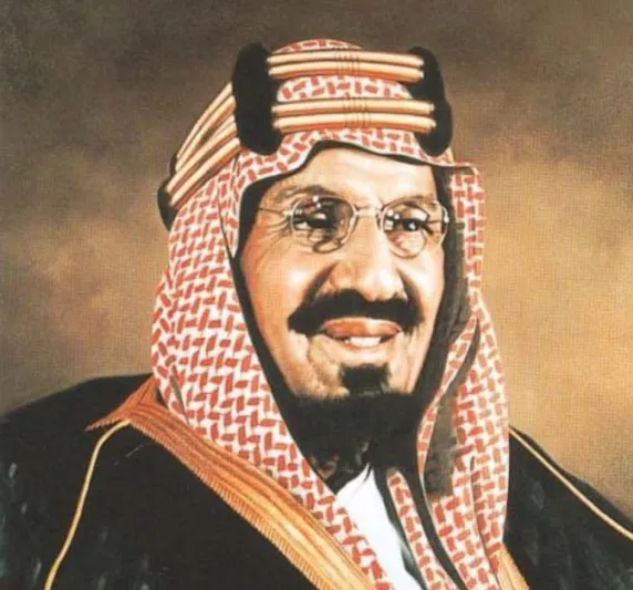 تسجيل صوتي نادر لأول خطاب ملكي يبث عبر محطة إذاعية في المملكة