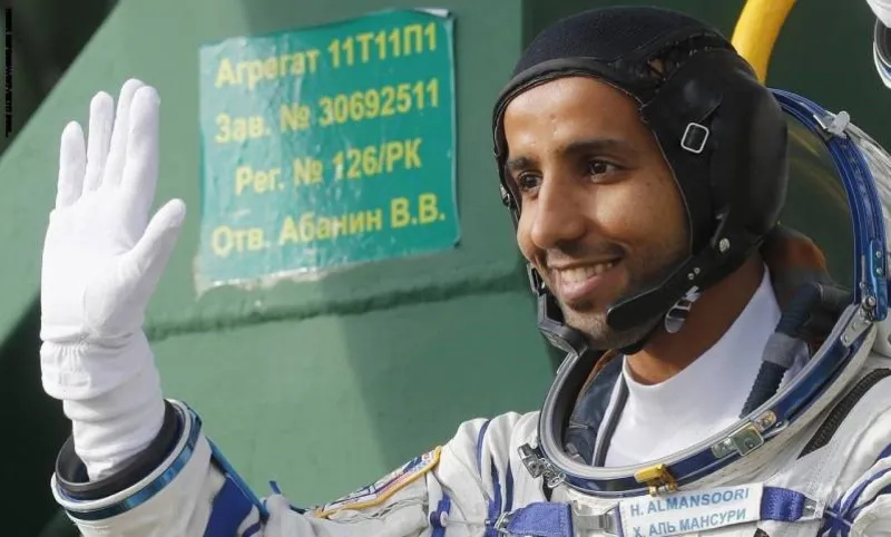 تضخَّم رأس وتغير حاسة الشم.. لماذا حدثت تغيرات جسدية لرائد الفضاء الإماراتي؟ 