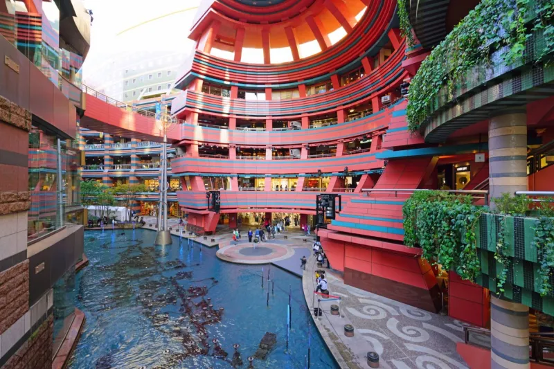 فوكوكا مدينة يابانية عصرية مشمسة ممتعة