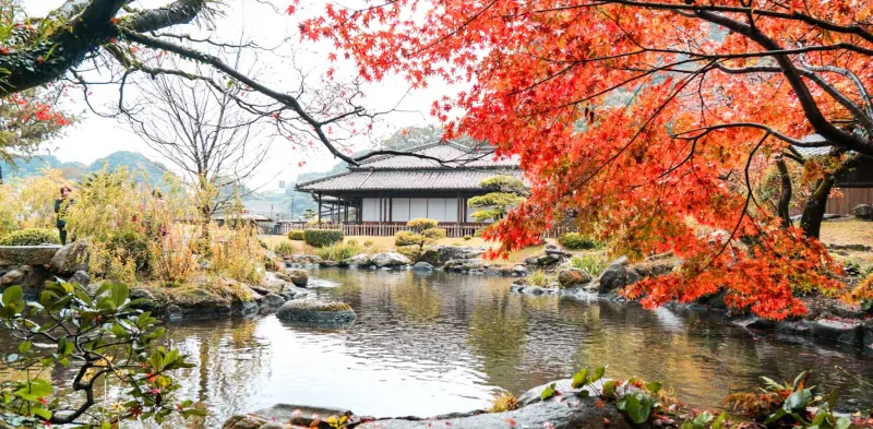 فوكوكا مدينة يابانية عصرية مشمسة ممتعة