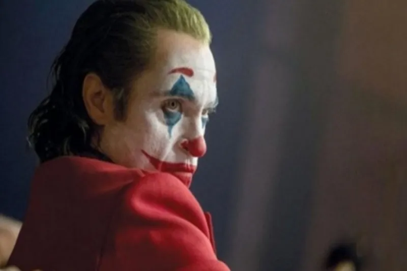 قصة فيلم الجوكر "Joker" .. كيف اكتسب "قاتل الأبرياء" تعاطف المشاهدين في الجزء الأخير؟