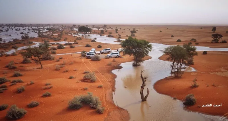 ظاهرة غامضة عمرها 3 سنوات... دخان يخرج من باطن الأرض بصحراء حائل (فيديو)