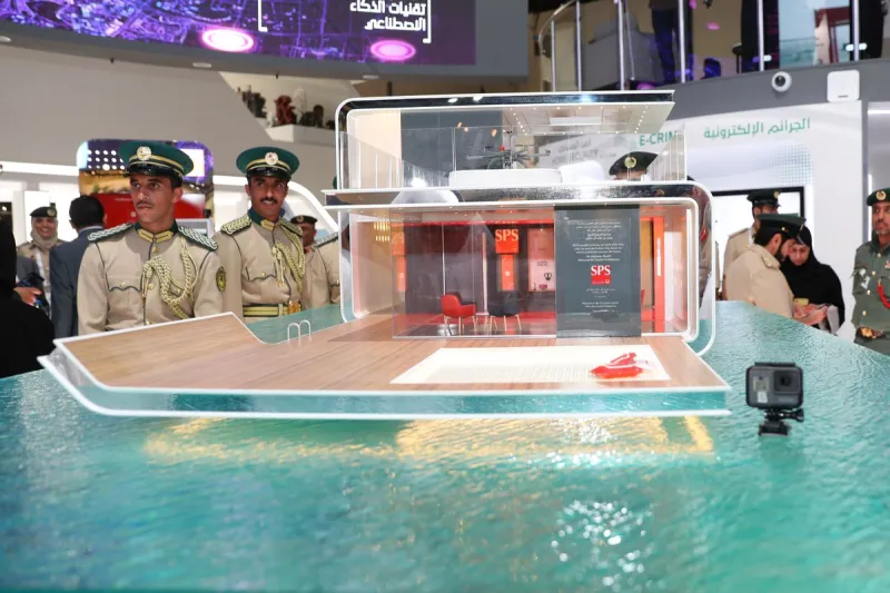 الأول من نوعه في العالم.. مركز شرطة عائم ذكي في دبي (فيديو وصور) 