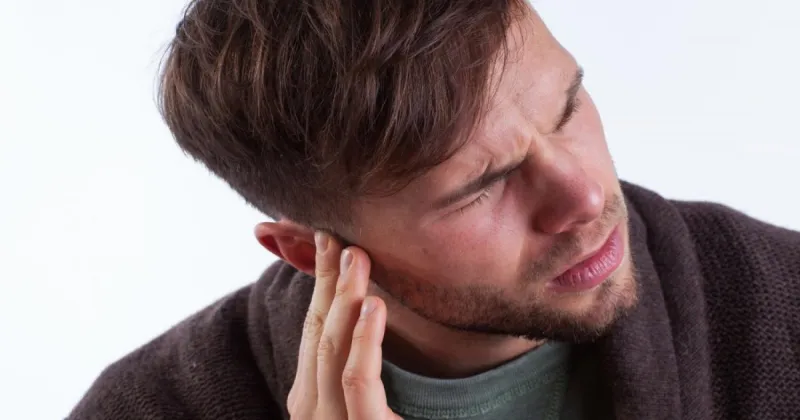 التهاب الأذن الوسطى .. إليك الأسباب وطرق العلاج