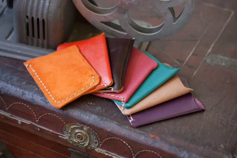 لا غنى عنها لدى الرجل .. دليلك الكامل للاعتناء بالمنتجات الجلدية