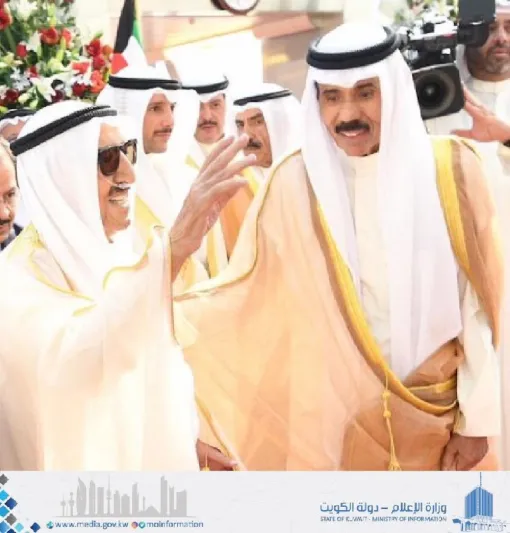 نحر عدد كبير من الإبل احتفالًا بعودة أمير الكويت بعد رحلة علاج ناجحة (فيديو)