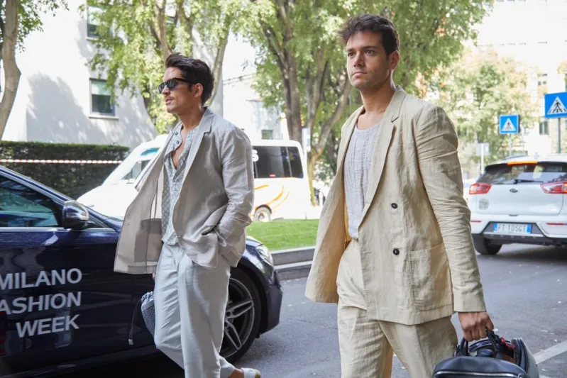 لطلة أنيقة ومميزة.. البدلة الكتان اختيارك الأمثل