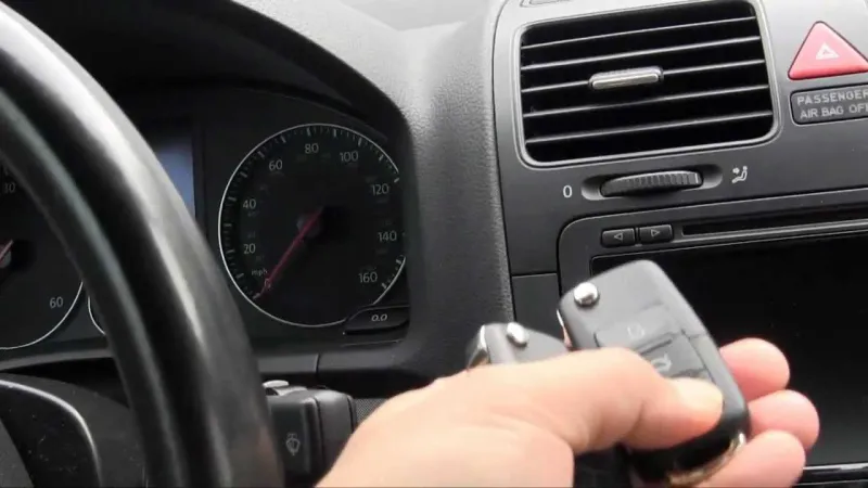 نسيت المفتاح داخل السيارة؟ 4 حيل تنقذك من هذا الموقف الصعب