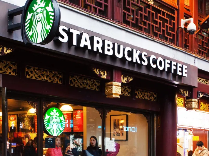 قصة نجاح مؤسس ستاربكس .. حادث مؤلم لوالده غير حياته