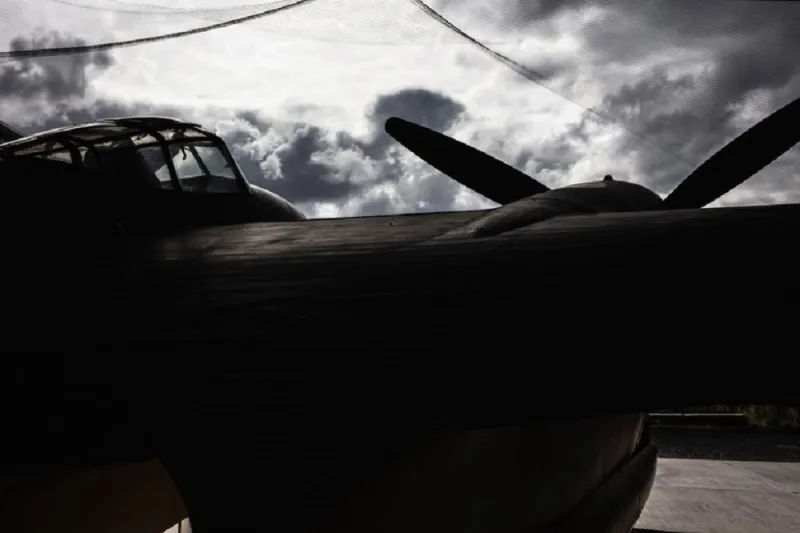 جمعت بين الأناقة والأصالة.. ساعة أفياتر 8 موسكيتو تحيي ذكرى طائرة دي هافيلاند العريقة