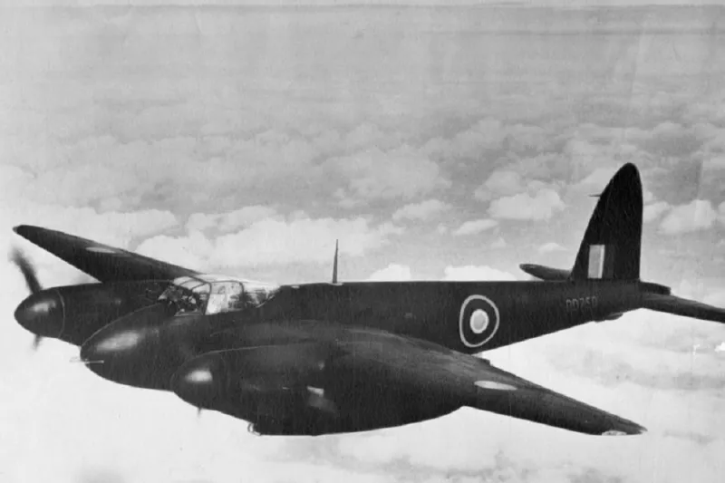 جمعت بين الأناقة والأصالة.. ساعة أفياتر 8 موسكيتو تحيي ذكرى طائرة دي هافيلاند العريقة