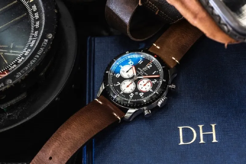 جمعت بين الأناقة والأصالة.. ساعة أفياتر 8 موسكيتو تحيي ذكرى طائرة دي هافيلاند العريقة