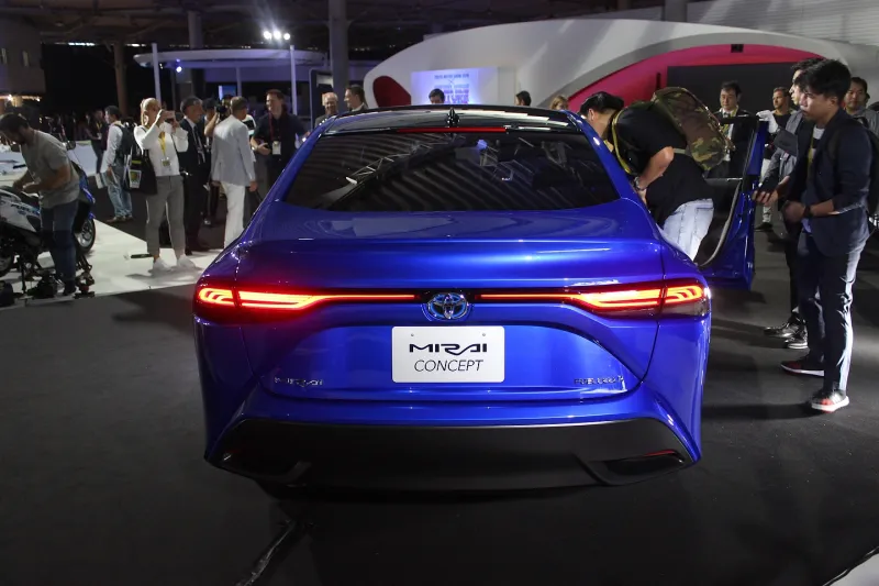 وداعا للوقود.. سيارة "تويوتا"2021 ستعمل بـ"روث الماشية"