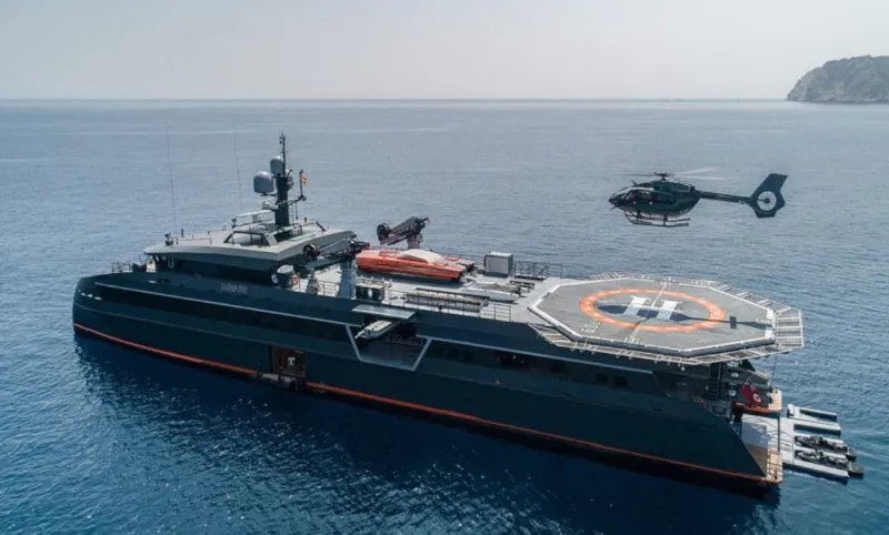 للأثرياء فقط.. يخت فاخر بمروحية وغواصة لتجربة استثنائية في عالم البحار