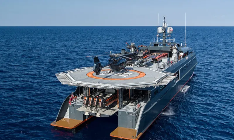 للأثرياء فقط.. يخت فاخر بمروحية وغواصة لتجربة استثنائية في عالم البحار