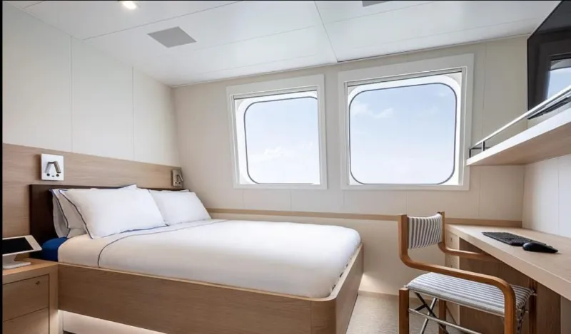 للأثرياء فقط.. يخت فاخر بمروحية وغواصة لتجربة استثنائية في عالم البحار